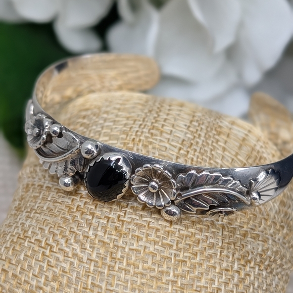 Vintage Sterling Silver Cuff Bracelet Black Onyx Florida Keys Small Wrist - Picture 3 of 15